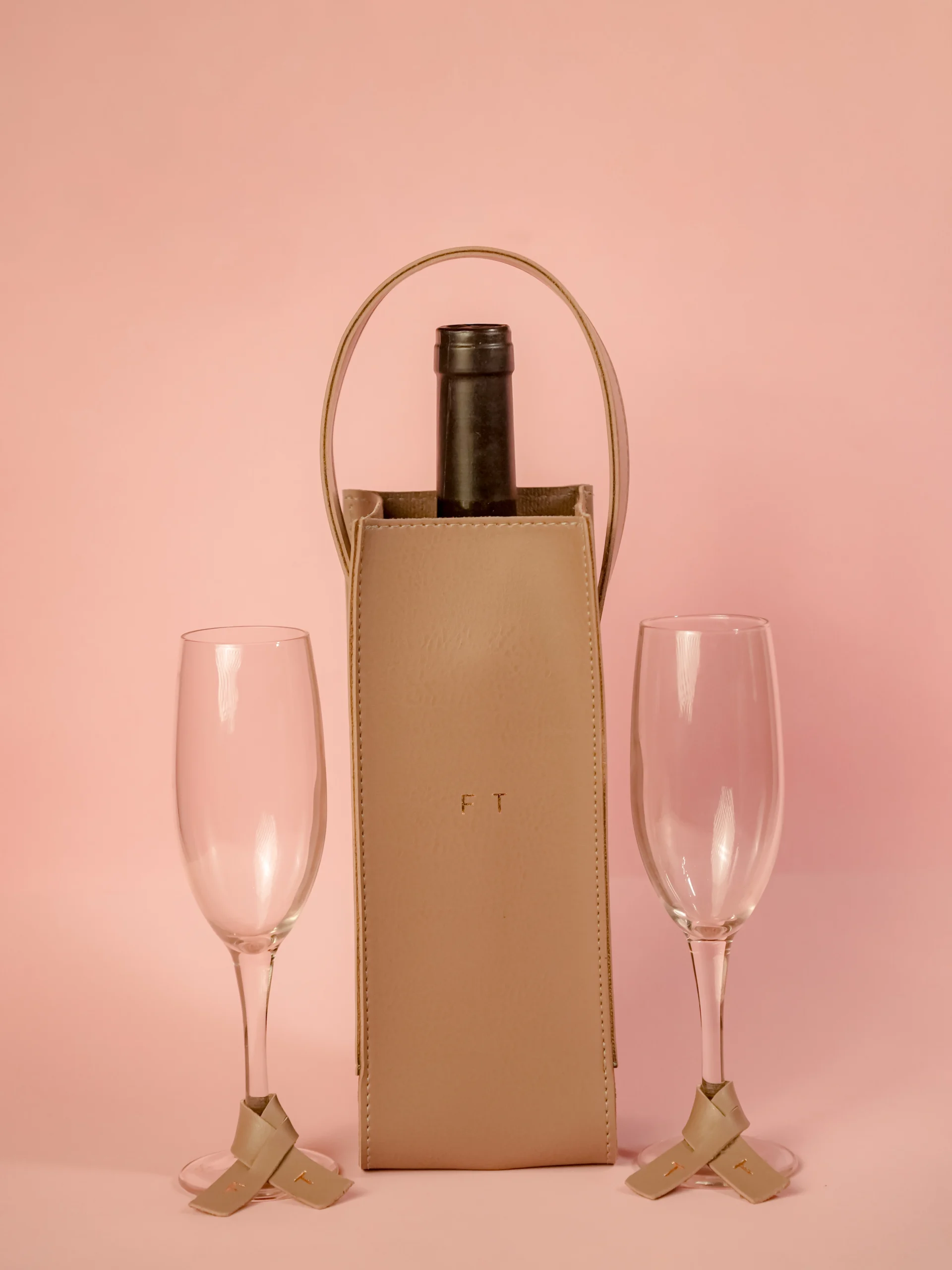 Kit Porta Vinho + 2 marcadores de taça